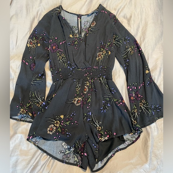 Long sleeve shorts romper - size small - Picture 1 of 2